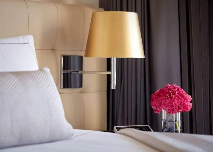 Plaza on the River Club&Residencia Londres